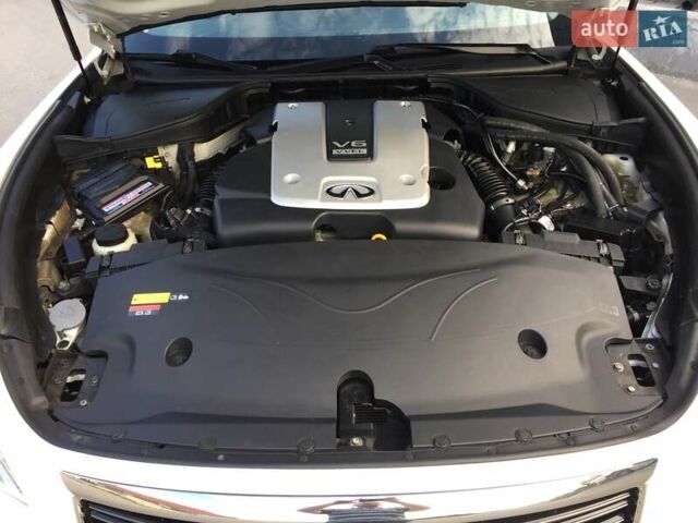Белый Инфинити Q70, объемом двигателя 3.7 л и пробегом 99 тыс. км за 20500 $, фото 40 на Automoto.ua