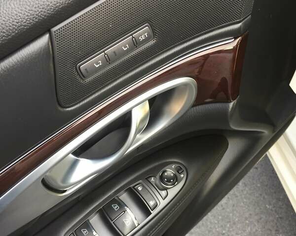 Белый Инфинити Q70, объемом двигателя 3.7 л и пробегом 99 тыс. км за 20500 $, фото 26 на Automoto.ua