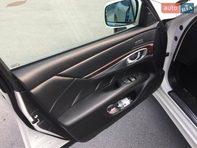 Белый Инфинити Q70, объемом двигателя 3.7 л и пробегом 99 тыс. км за 20500 $, фото 14 на Automoto.ua