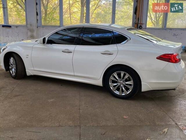 Белый Инфинити Q70, объемом двигателя 3.7 л и пробегом 99 тыс. км за 20500 $, фото 8 на Automoto.ua