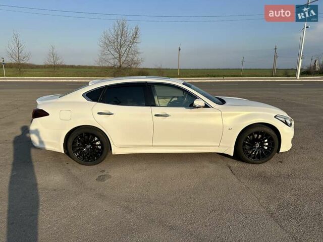 Белый Инфинити Q70, объемом двигателя 3.7 л и пробегом 60 тыс. км за 25000 $, фото 3 на Automoto.ua