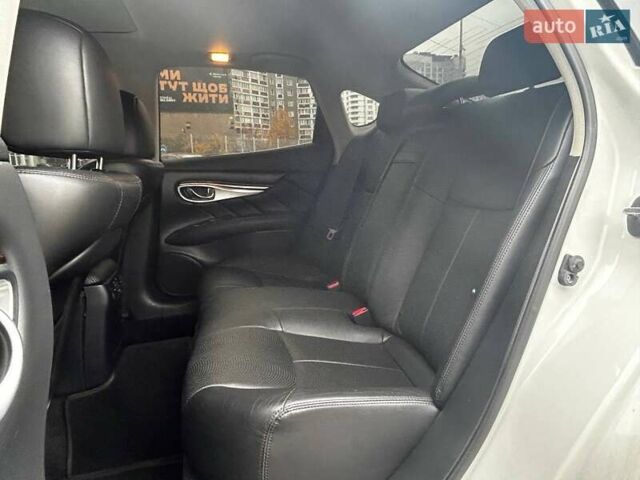 Белый Инфинити Q70, объемом двигателя 3.7 л и пробегом 101 тыс. км за 16990 $, фото 10 на Automoto.ua