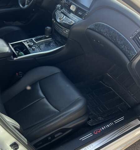 Белый Инфинити Q70, объемом двигателя 2.5 л и пробегом 68 тыс. км за 24000 $, фото 19 на Automoto.ua