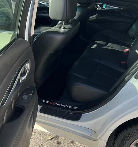 Белый Инфинити Q70, объемом двигателя 2.5 л и пробегом 68 тыс. км за 24000 $, фото 15 на Automoto.ua