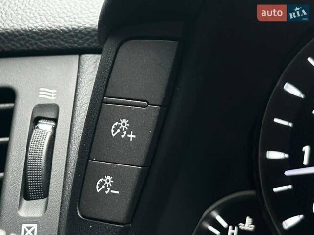 Белый Инфинити Q70, объемом двигателя 3.7 л и пробегом 101 тыс. км за 16990 $, фото 17 на Automoto.ua