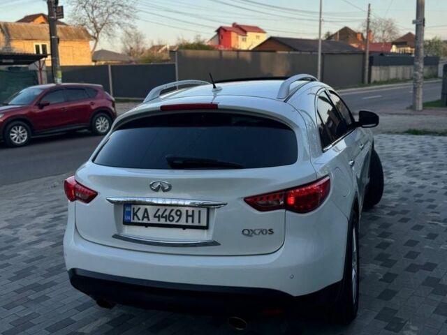Белый Инфинити Q70, объемом двигателя 3.7 л и пробегом 240 тыс. км за 16000 $, фото 4 на Automoto.ua