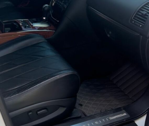 Белый Инфинити Q70, объемом двигателя 3.7 л и пробегом 120 тыс. км за 25777 $, фото 5 на Automoto.ua