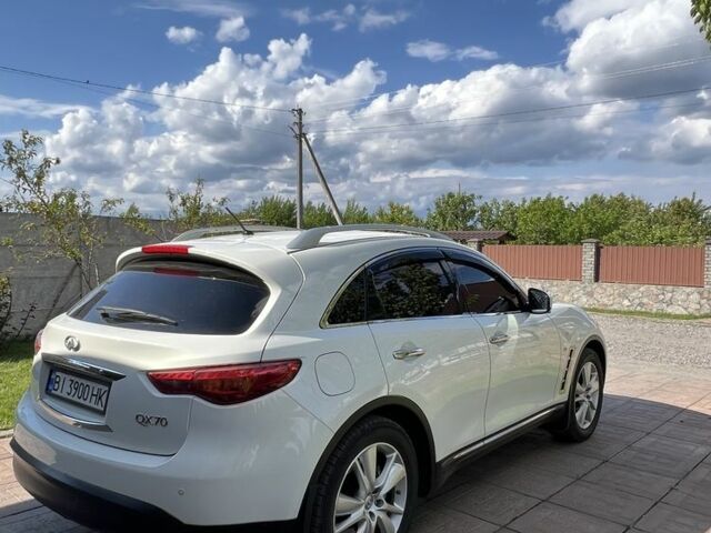 Белый Инфинити Q70, объемом двигателя 3.7 л и пробегом 120 тыс. км за 25777 $, фото 2 на Automoto.ua
