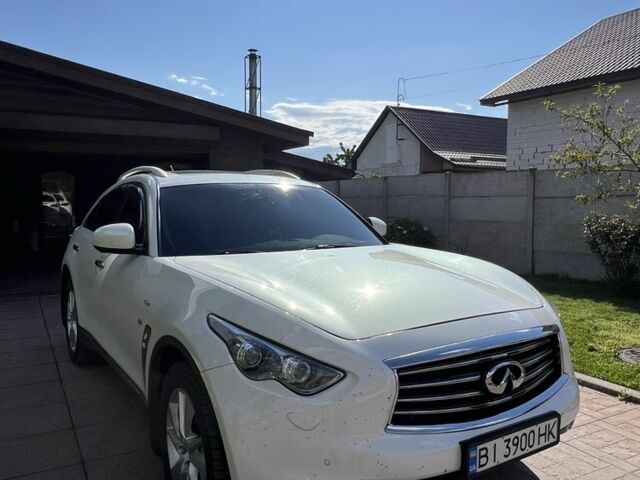 Белый Инфинити Q70, объемом двигателя 3.7 л и пробегом 120 тыс. км за 25777 $, фото 3 на Automoto.ua