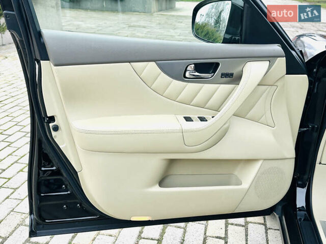 Черный Инфинити Q70, объемом двигателя 3.7 л и пробегом 147 тыс. км за 14900 $, фото 2 на Automoto.ua