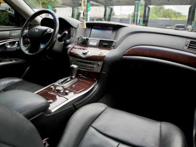Чорний Інфініті Q70, об'ємом двигуна 3.7 л та пробігом 99 тис. км за 17800 $, фото 14 на Automoto.ua