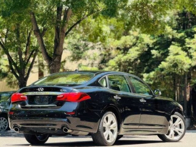 Черный Инфинити Q70, объемом двигателя 3.7 л и пробегом 123 тыс. км за 13600 $, фото 7 на Automoto.ua