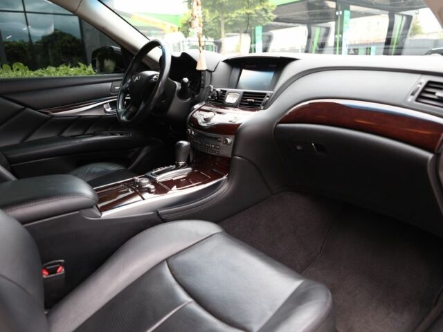 Чорний Інфініті Q70, об'ємом двигуна 3.7 л та пробігом 99 тис. км за 16900 $, фото 12 на Automoto.ua