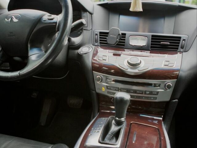 Чорний Інфініті Q70, об'ємом двигуна 3.7 л та пробігом 99 тис. км за 16900 $, фото 18 на Automoto.ua