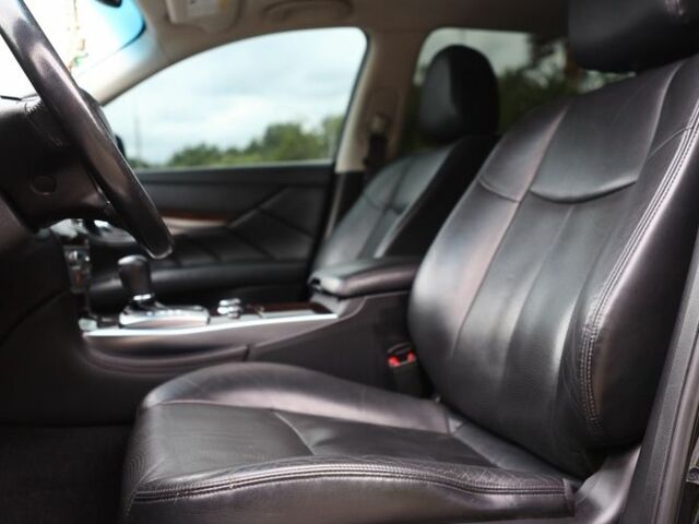 Чорний Інфініті Q70, об'ємом двигуна 3.7 л та пробігом 99 тис. км за 16900 $, фото 17 на Automoto.ua