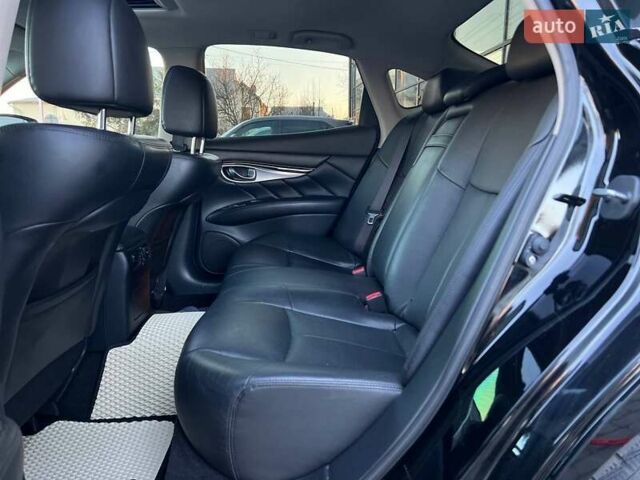 Черный Инфинити Q70, объемом двигателя 2.5 л и пробегом 102 тыс. км за 19000 $, фото 22 на Automoto.ua