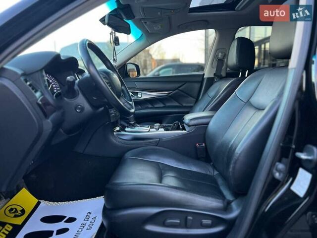 Черный Инфинити Q70, объемом двигателя 2.5 л и пробегом 102 тыс. км за 19000 $, фото 10 на Automoto.ua