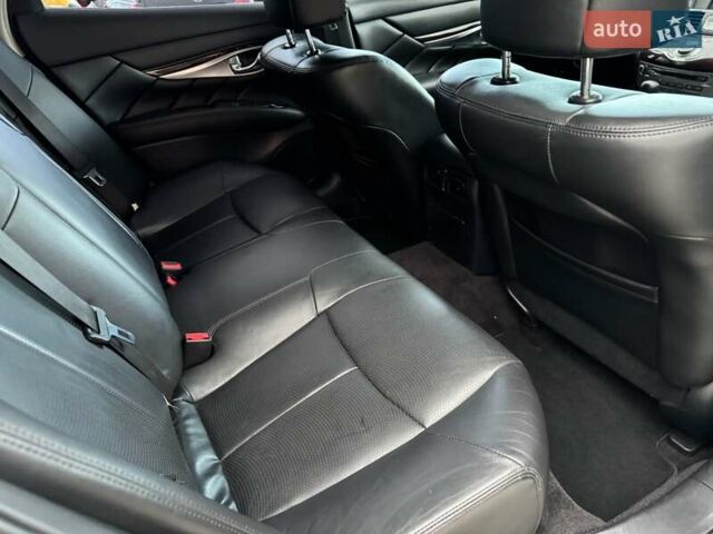 Чорний Інфініті Q70, об'ємом двигуна 3.7 л та пробігом 115 тис. км за 13700 $, фото 23 на Automoto.ua