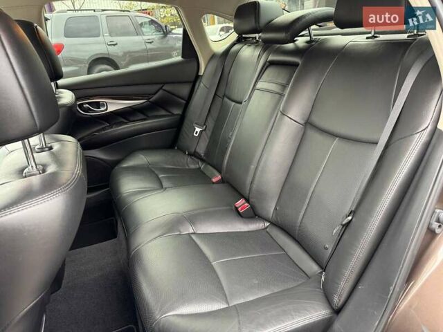 Коричневий Інфініті Q70, об'ємом двигуна 2.5 л та пробігом 146 тис. км за 23990 $, фото 8 на Automoto.ua