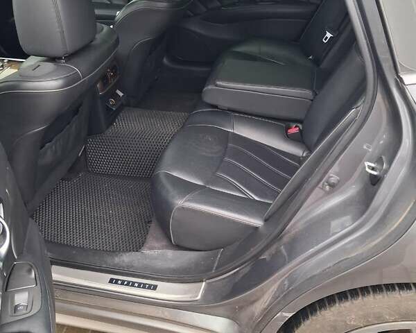 Серый Инфинити Q70, объемом двигателя 3.7 л и пробегом 112 тыс. км за 16500 $, фото 1 на Automoto.ua