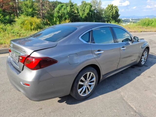 Серый Инфинити Q70, объемом двигателя 3 л и пробегом 215 тыс. км за 3100 $, фото 3 на Automoto.ua