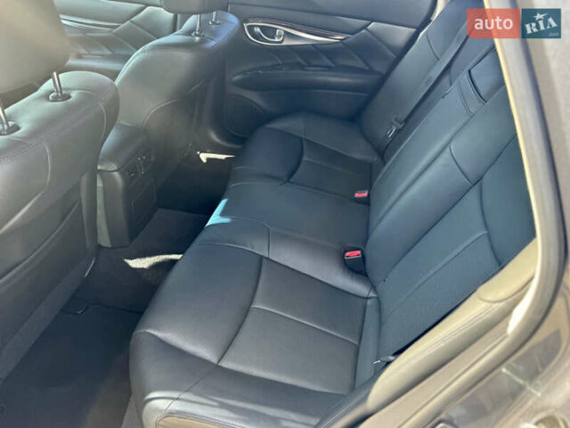 Сірий Інфініті Q70, об'ємом двигуна 3.7 л та пробігом 83 тис. км за 24000 $, фото 31 на Automoto.ua
