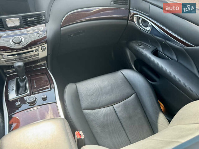 Сірий Інфініті Q70, об'ємом двигуна 3.7 л та пробігом 83 тис. км за 24000 $, фото 13 на Automoto.ua