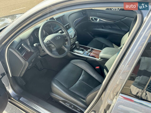 Сірий Інфініті Q70, об'ємом двигуна 3.7 л та пробігом 83 тис. км за 24000 $, фото 11 на Automoto.ua