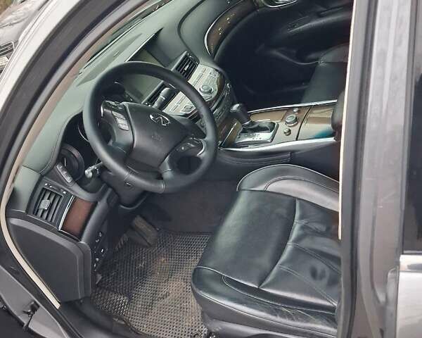 Серый Инфинити Q70, объемом двигателя 3.7 л и пробегом 112 тыс. км за 16500 $, фото 3 на Automoto.ua