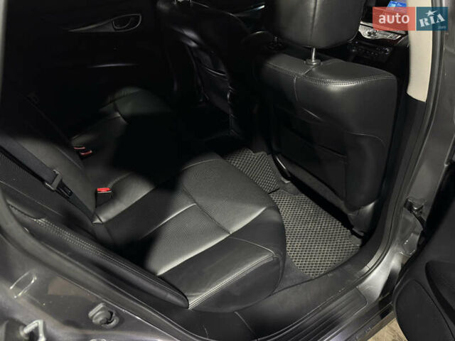 Серый Инфинити Q70, объемом двигателя 2.99 л и пробегом 192 тыс. км за 21499 $, фото 30 на Automoto.ua