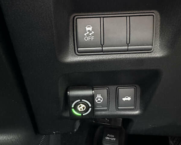 Серый Инфинити Q70, объемом двигателя 3.7 л и пробегом 110 тыс. км за 21500 $, фото 10 на Automoto.ua