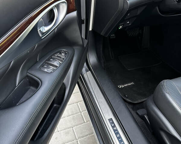 Серый Инфинити Q70, объемом двигателя 3.7 л и пробегом 110 тыс. км за 21500 $, фото 14 на Automoto.ua