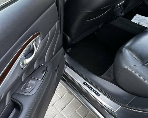Серый Инфинити Q70, объемом двигателя 3.7 л и пробегом 110 тыс. км за 21500 $, фото 15 на Automoto.ua