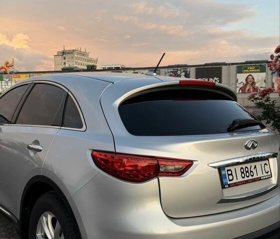Серый Инфинити Q70, объемом двигателя 3.7 л и пробегом 148 тыс. км за 20500 $, фото 2 на Automoto.ua