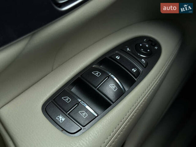 Синій Інфініті Q70, об'ємом двигуна 3.7 л та пробігом 91 тис. км за 15300 $, фото 21 на Automoto.ua