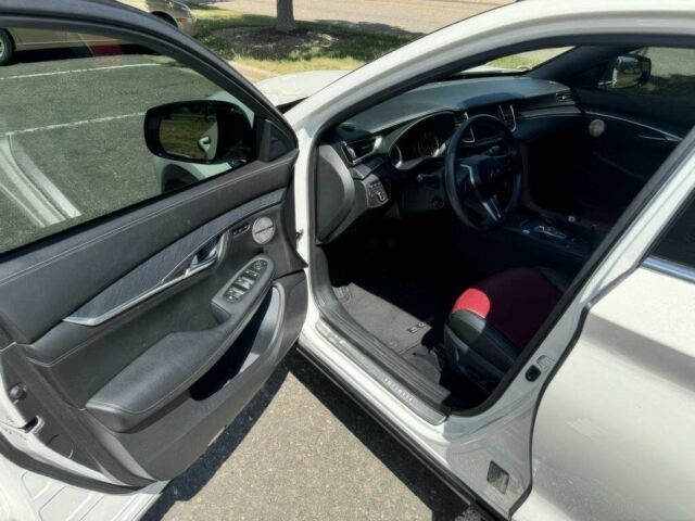 Білий Інфініті КХ, об'ємом двигуна 2 л та пробігом 21 тис. км за 11700 $, фото 7 на Automoto.ua