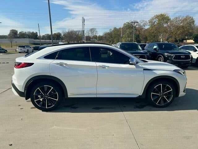 Белый Инфинити КХ, объемом двигателя 2 л и пробегом 21 тыс. км за 11800 $, фото 4 на Automoto.ua