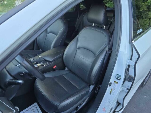 Білий Інфініті КХ, об'ємом двигуна 2 л та пробігом 11 тис. км за 10300 $, фото 9 на Automoto.ua