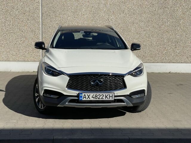 Белый Инфинити QX30, объемом двигателя 2 л и пробегом 77 тыс. км за 18300 $, фото 1 на Automoto.ua