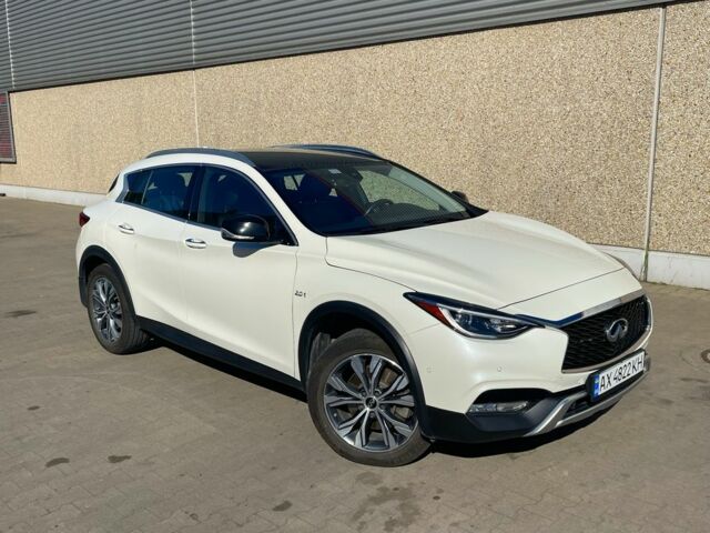 Белый Инфинити QX30, объемом двигателя 2 л и пробегом 77 тыс. км за 18300 $, фото 2 на Automoto.ua
