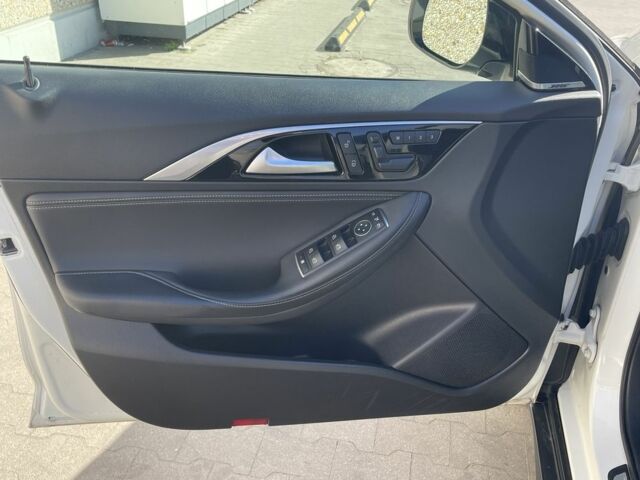 Белый Инфинити QX30, объемом двигателя 2 л и пробегом 77 тыс. км за 18300 $, фото 5 на Automoto.ua