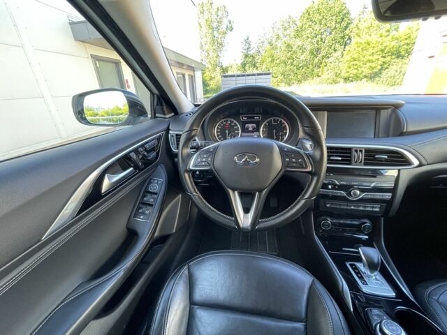 Белый Инфинити QX30, объемом двигателя 2 л и пробегом 77 тыс. км за 18300 $, фото 6 на Automoto.ua