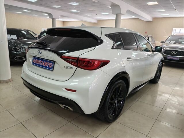 Білий Інфініті QX30, об'ємом двигуна 2 л та пробігом 110 тис. км за 14188 $, фото 6 на Automoto.ua