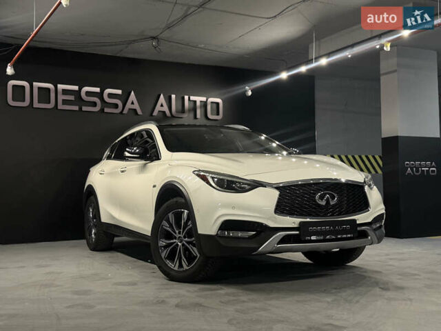 Белый Инфинити QX30, объемом двигателя 1.99 л и пробегом 125 тыс. км за 15000 $, фото 9 на Automoto.ua