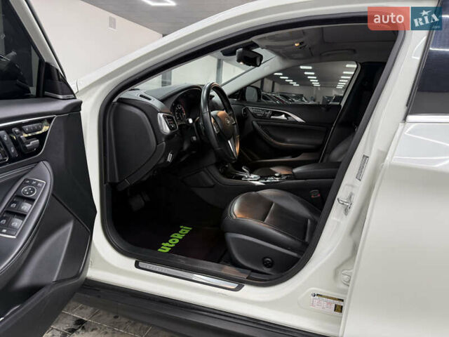 Белый Инфинити QX30, объемом двигателя 1.99 л и пробегом 74 тыс. км за 20900 $, фото 15 на Automoto.ua