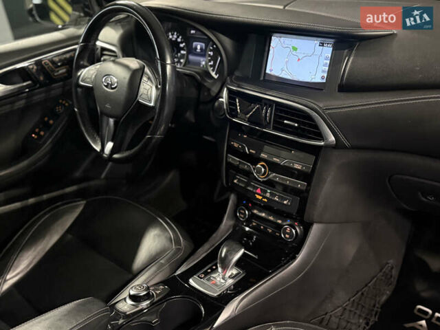 Белый Инфинити QX30, объемом двигателя 1.99 л и пробегом 125 тыс. км за 15000 $, фото 17 на Automoto.ua