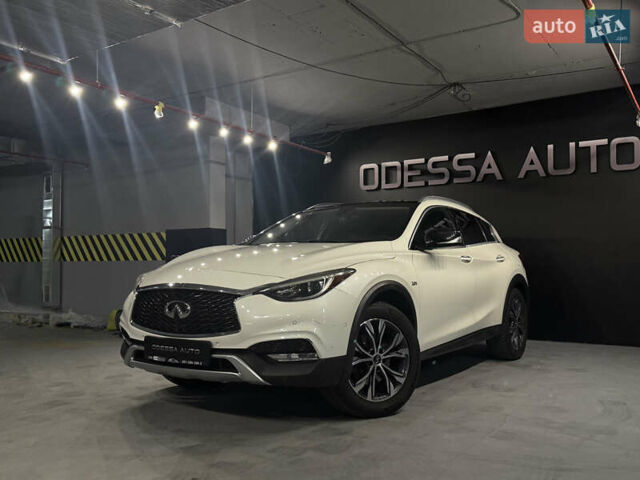 Белый Инфинити QX30, объемом двигателя 1.99 л и пробегом 125 тыс. км за 15000 $, фото 3 на Automoto.ua