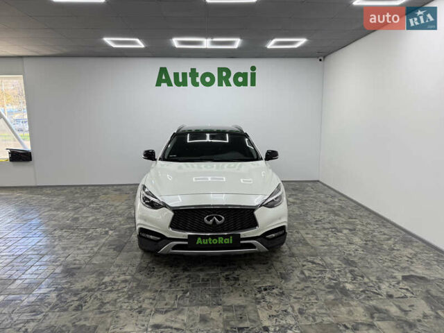 Белый Инфинити QX30, объемом двигателя 1.99 л и пробегом 74 тыс. км за 20900 $, фото 1 на Automoto.ua