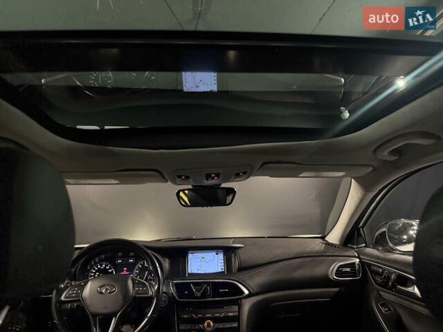 Белый Инфинити QX30, объемом двигателя 1.99 л и пробегом 125 тыс. км за 15000 $, фото 20 на Automoto.ua