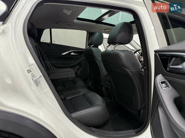 Белый Инфинити QX30, объемом двигателя 1.99 л и пробегом 74 тыс. км за 20900 $, фото 20 на Automoto.ua